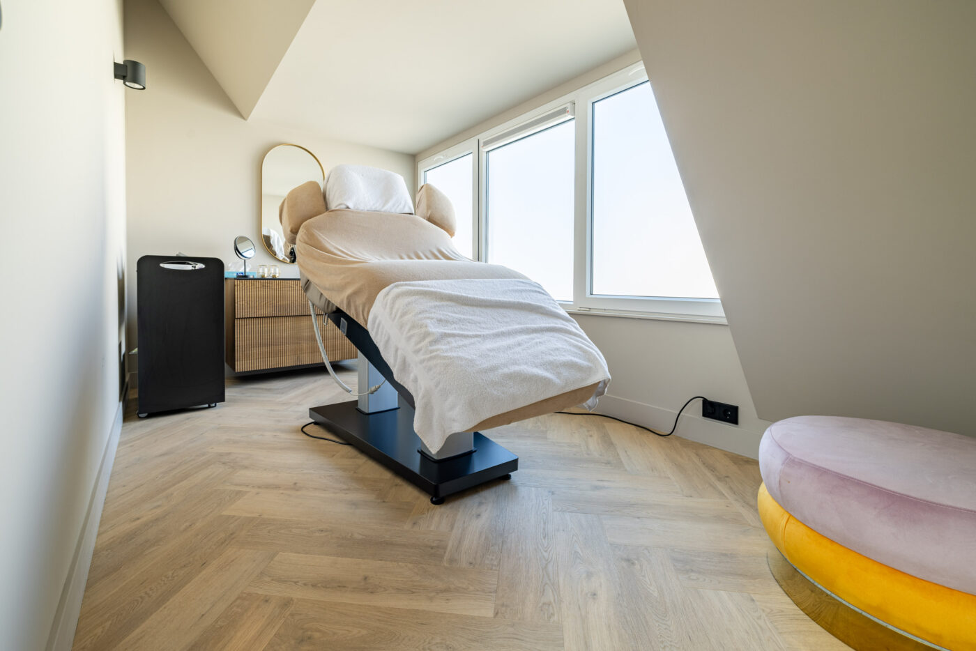 PVC Vloer Visgraat – UrbanPVC Isoka 102 – Schoonheidssalon Bergen 6